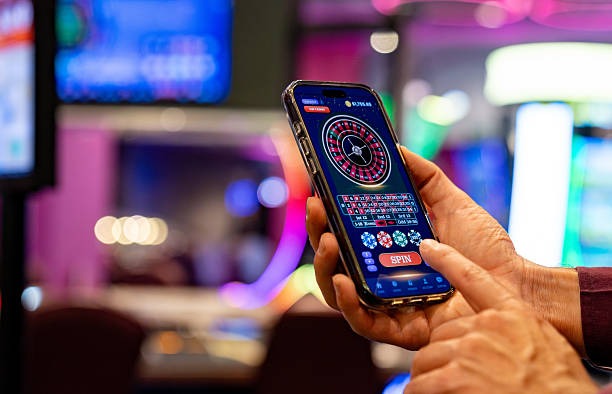 klee live No Commission Baccarat table with professional dealer and real-time chat interface